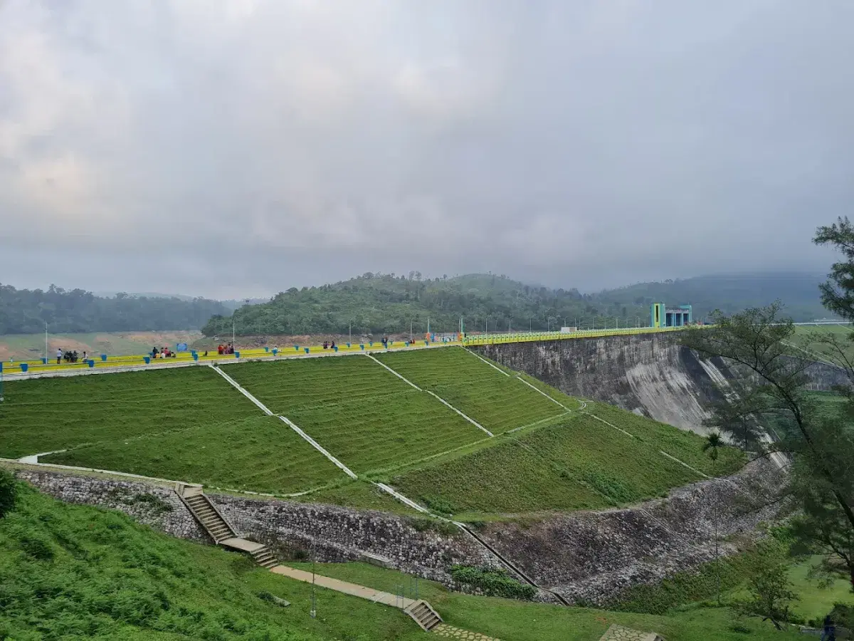 Sholayar Dam